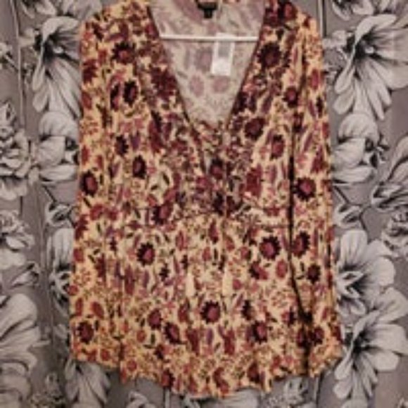 BABYDOLL RAYON CREPE EMBROIDERED LACE-UP TOP - Picture 5 of 7